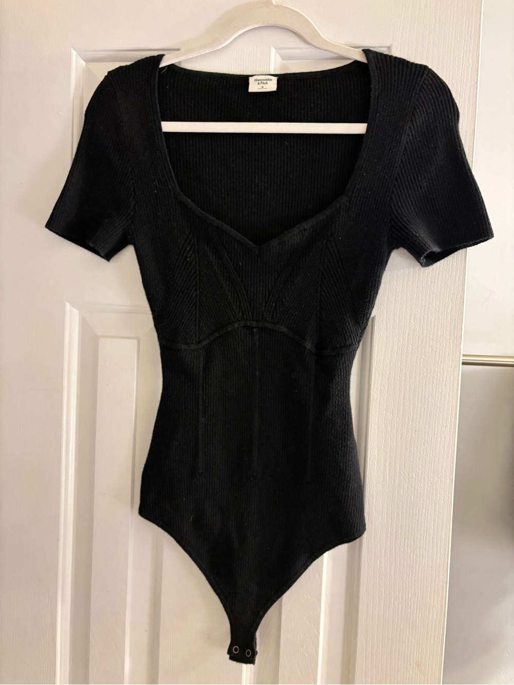 Abercrombie & Fitch Sweetheart Ribbed Short-Sleeve Bodysuit - Black - Size M